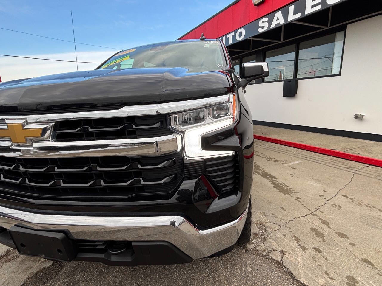 Used 2022 Chevrolet Silverado 1500 LT w/ Z71 Off-Road Package image 8