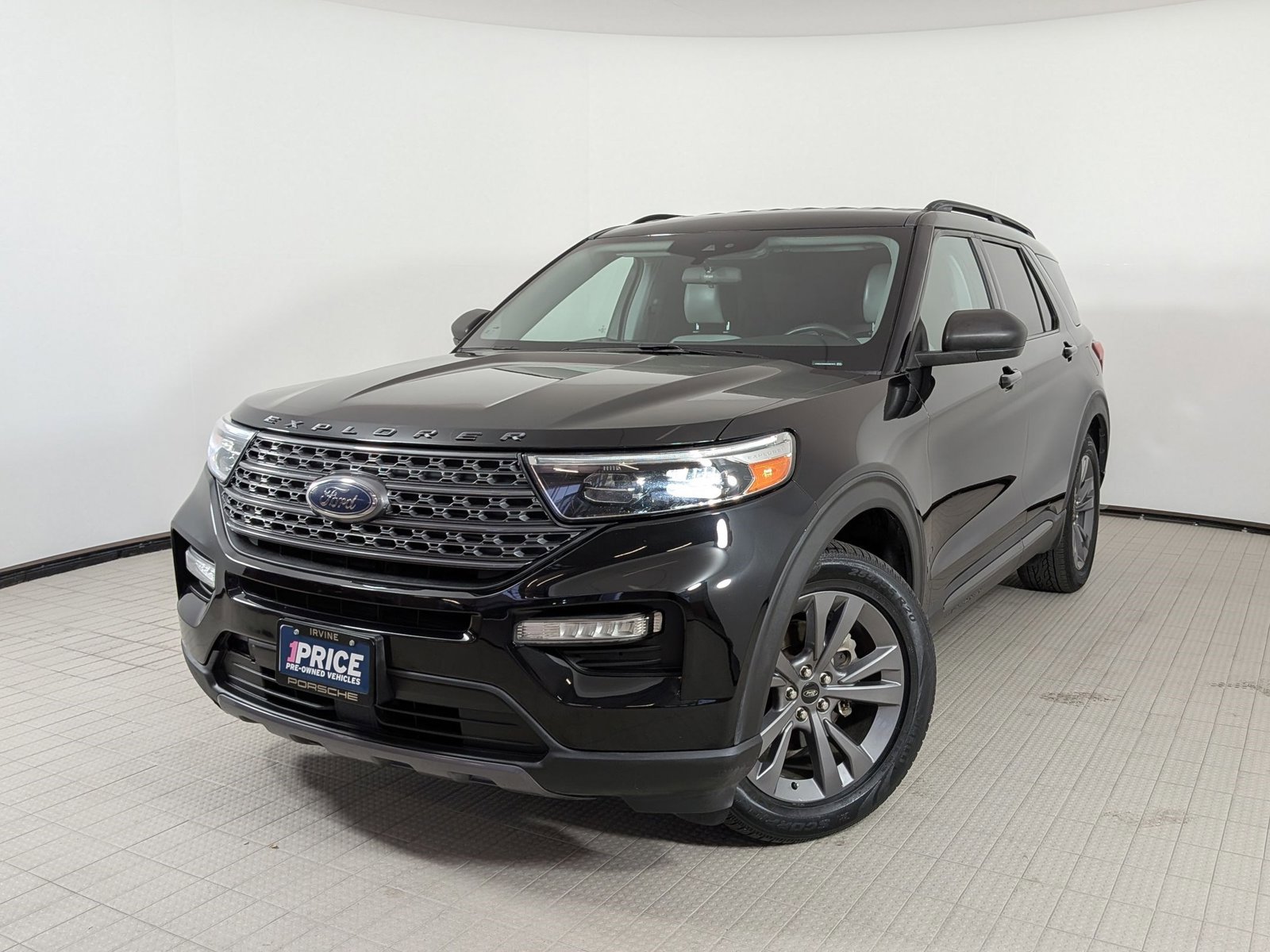 Used 2021 Ford Explorer XLT w/ Equipment Group 202A RWD image 1