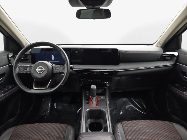 Used 2025 Nissan Kicks SR FWD image 13