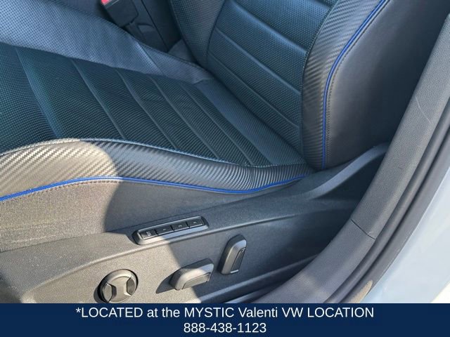 Certified 2022 Volkswagen Golf R image 33