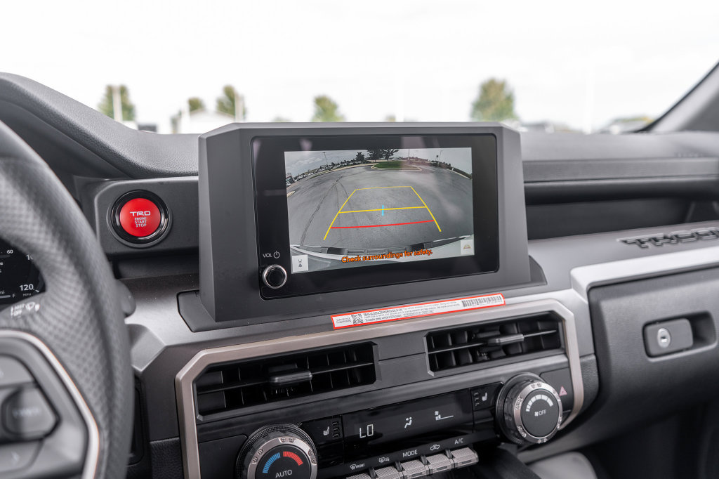 Certified 2025 Toyota Tacoma TRD Off-Road AWD/4WD image 32