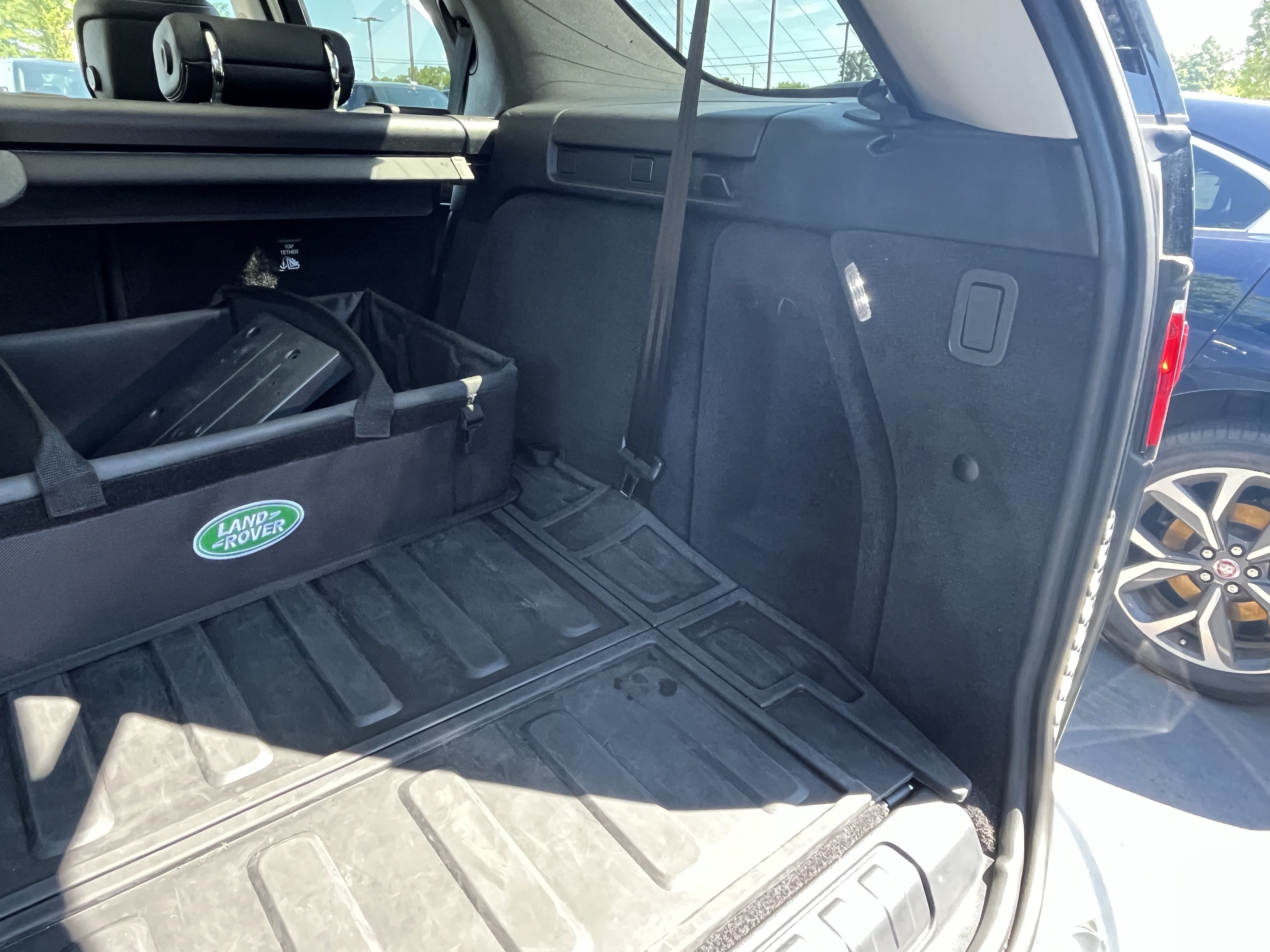 Certified 2024 Land Rover Discovery S AWD/4WD image 38