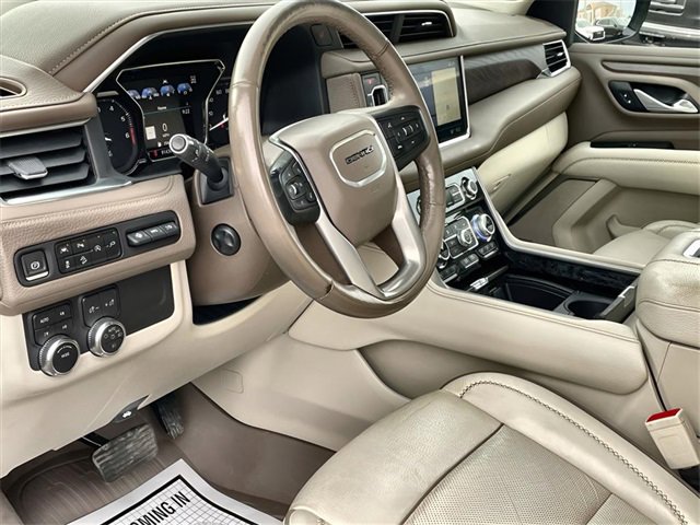 Used 2021 GMC Yukon Denali w/ Denali Premium Package image 11
