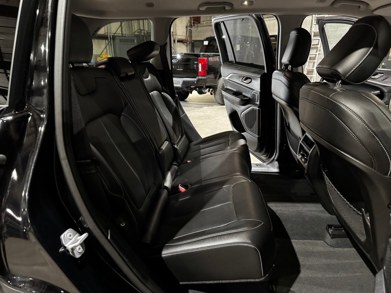 Used 2023 Jeep Grand Cherokee Limited w/ Luxury Tech Group II image 22