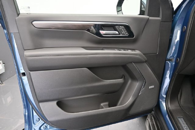 New 2026 Chevrolet Suburban Premier w/ Sun And Tow Package AWD/4WD image 18