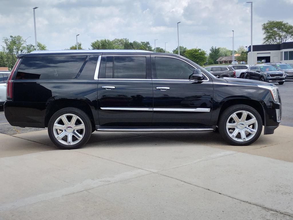 Used 2019 Cadillac Escalade ESV Luxury AWD/4WD image 17