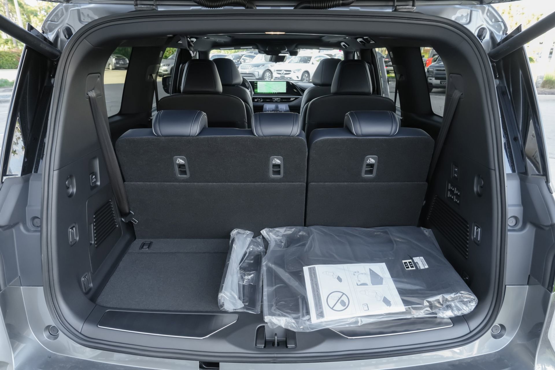 New 2026 INFINITI QX80 4WD w/ Sport Exterior Package image 33