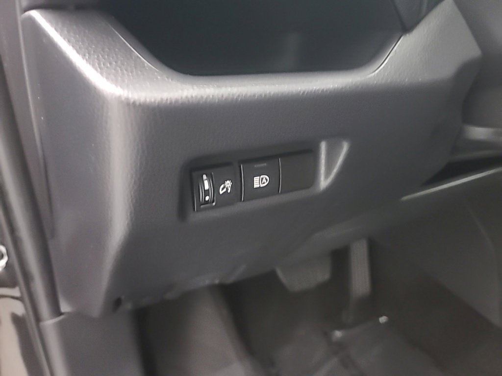 Used 2025 Toyota RAV4 XLE AWD/4WD image 27