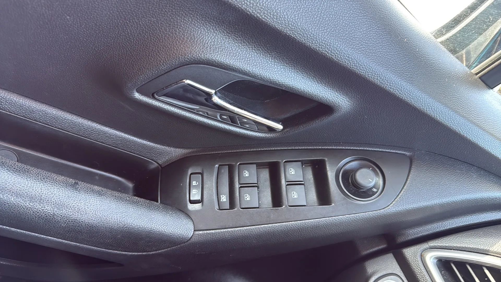 Used 2021 Chevrolet Trax LT w/ Driver Confidence Package image 22