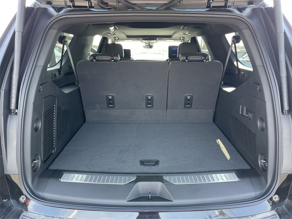 New 2025 Chevrolet Suburban Premier image 25