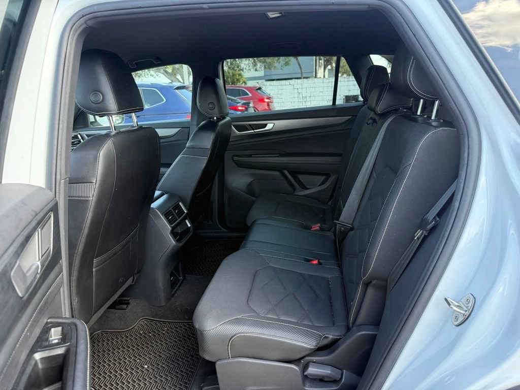 Used 2024 Volkswagen Atlas Cross Sport SE w/ Panoramic Sunroof Package FWD image 14