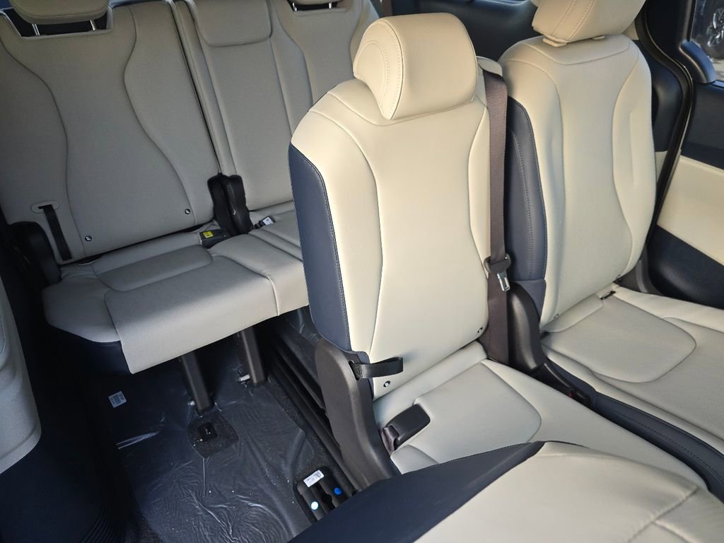 New 2026 Kia Carnival EX image 21