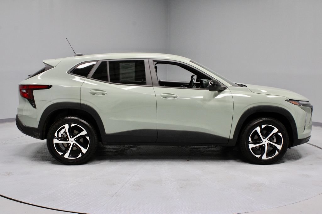 Used 2024 Chevrolet Trax RS w/ Driver Confidence Package FWD image 6