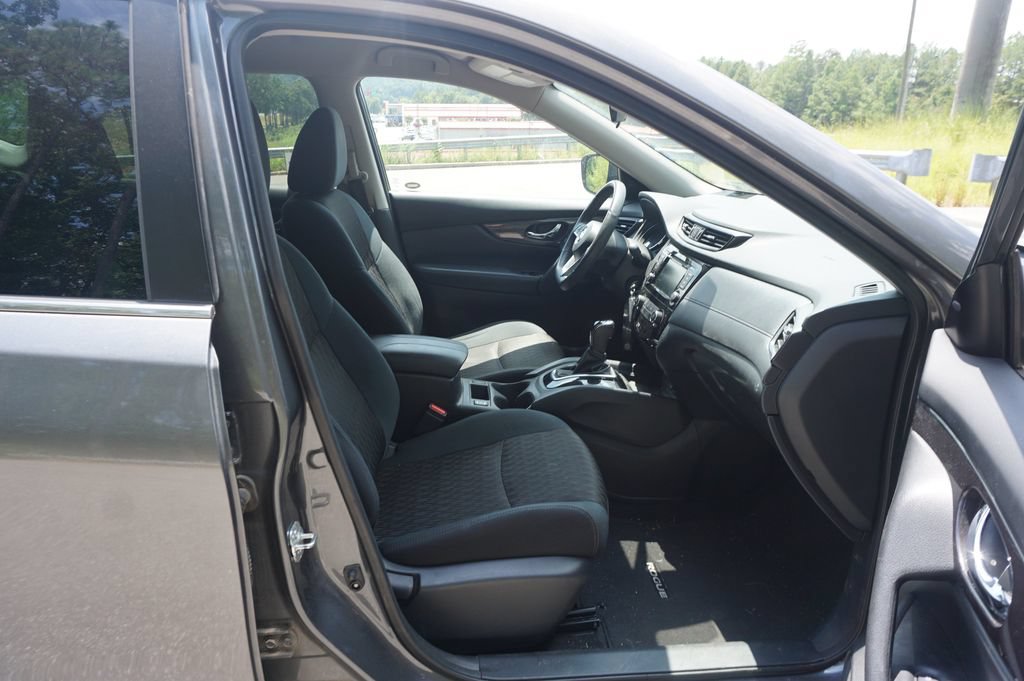 Used 2019 Nissan Rogue S w/ Special Edition Package FWD image 13