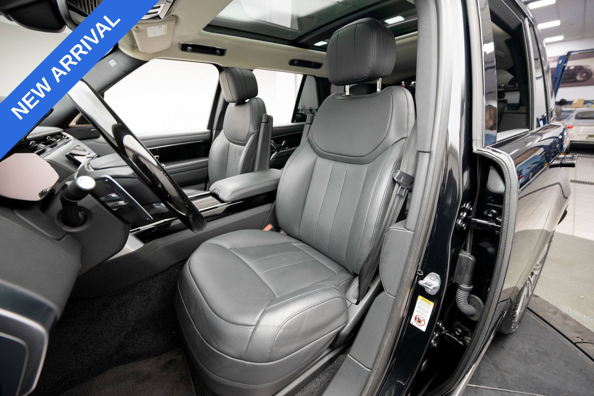 Used 2023 Land Rover Range Rover SE AWD/4WD image 13