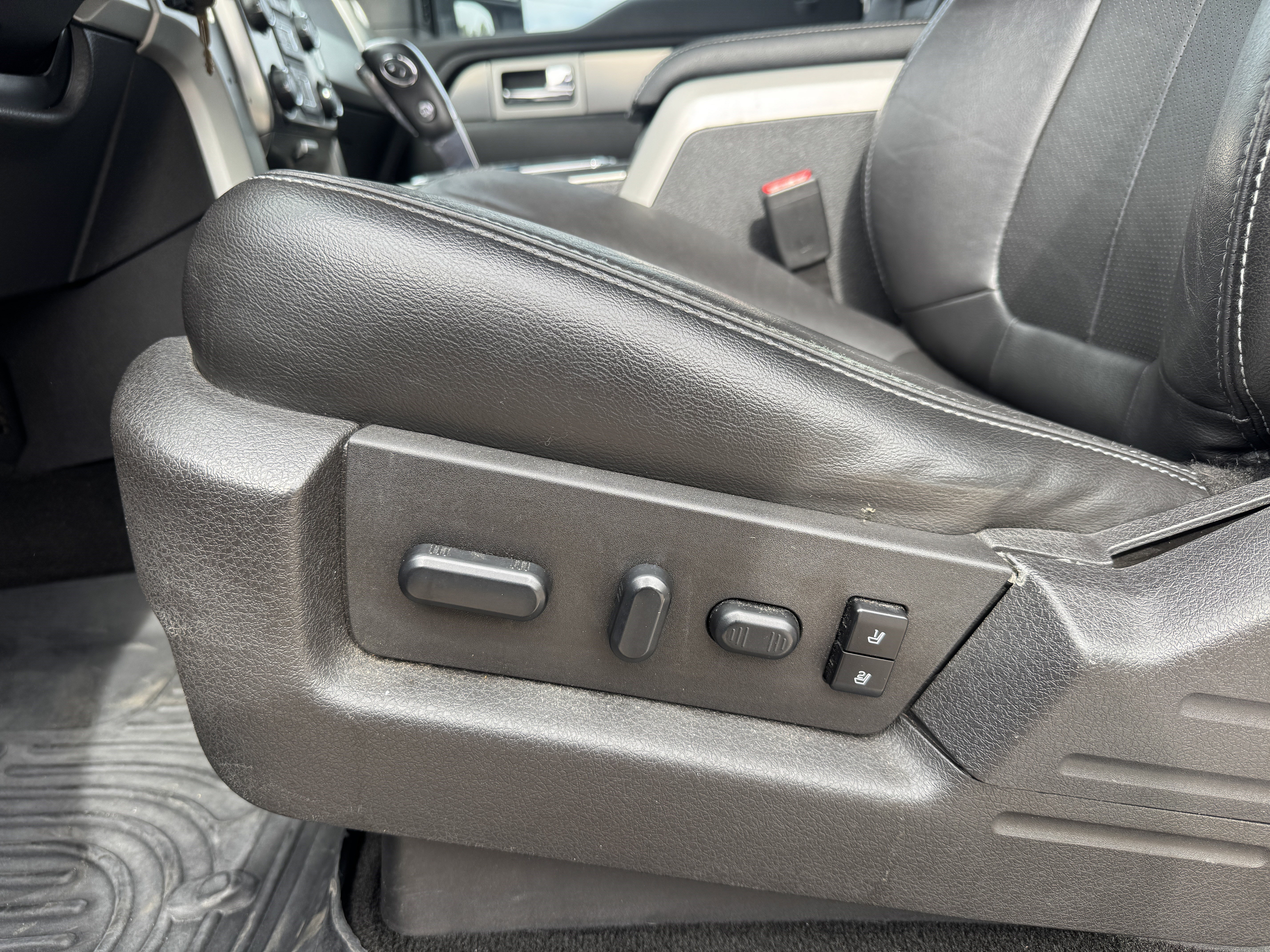 Used 2014 Ford F150 FX4 w/ Equipment Group 402A Luxury AWD/4WD image 21