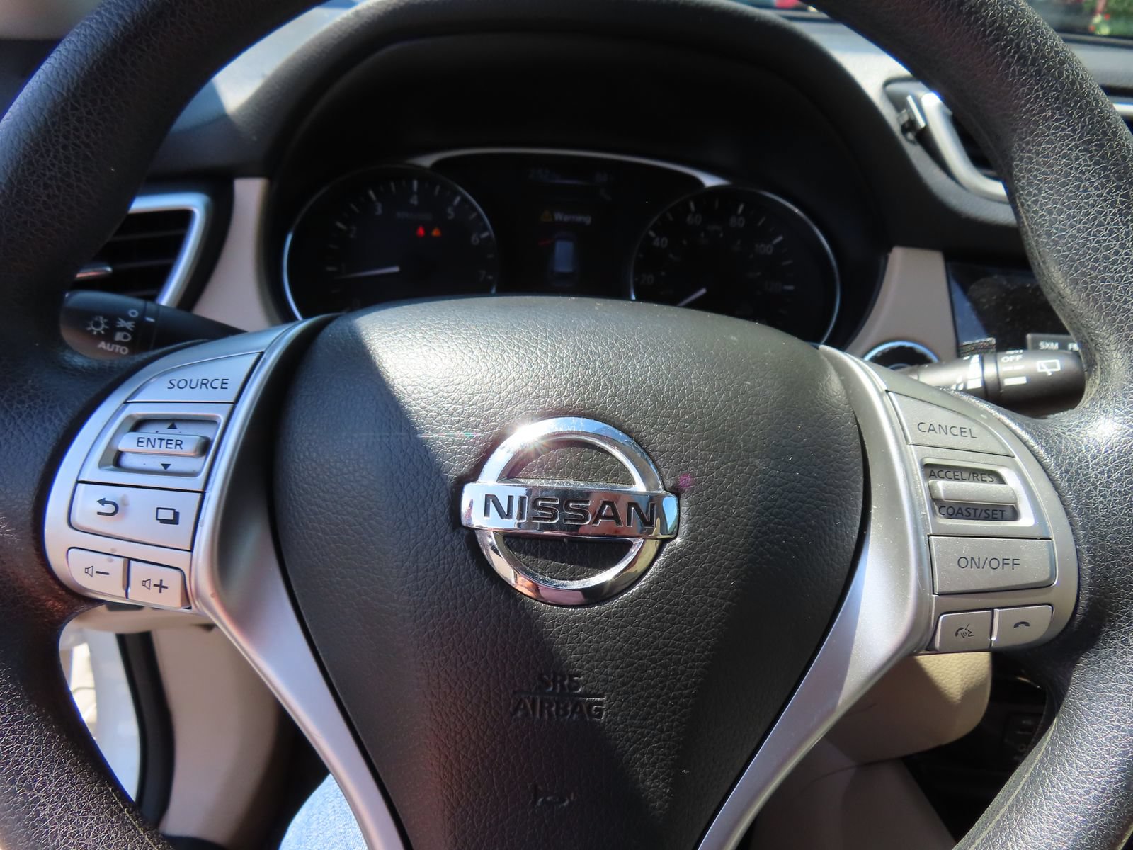 Used 2016 Nissan Rogue SV w/ SV Premium Package AWD/4WD image 16
