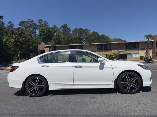 Used 2017 Honda Accord Touring image 5