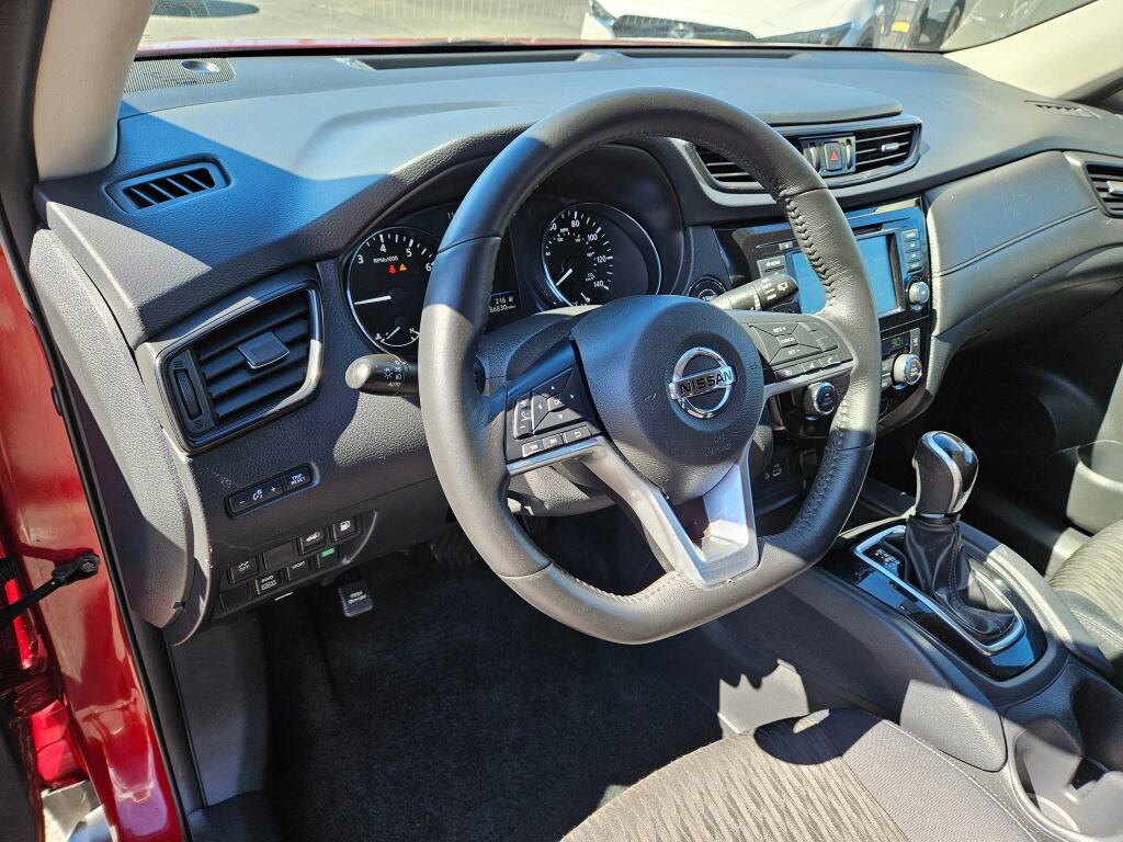 Used 2018 Nissan Rogue SV image 18