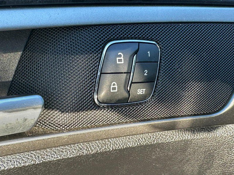 Used 2018 Ford Fusion SE w/ Fusion SE Technology Package image 17