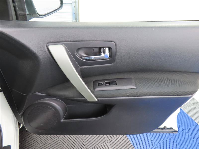 Used 2013 Nissan Rogue S FWD image 24