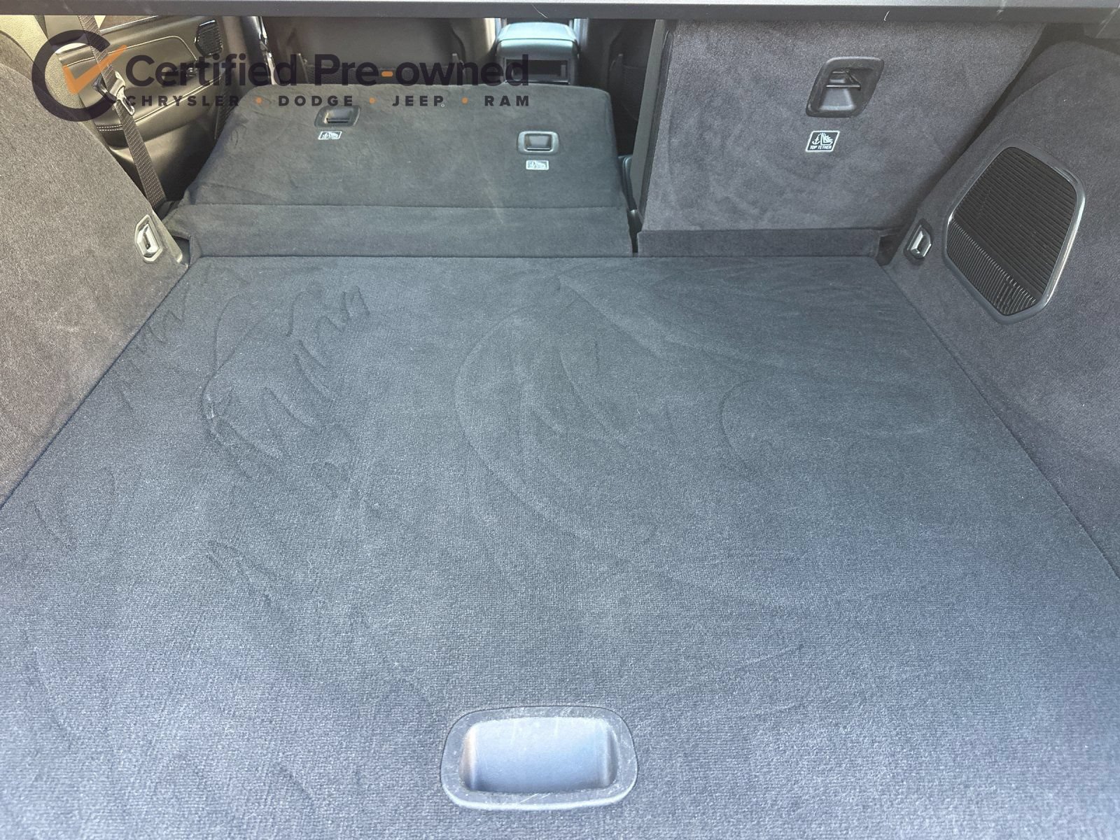 Used 2023 Jeep Grand Cherokee Overland AWD/4WD image 16