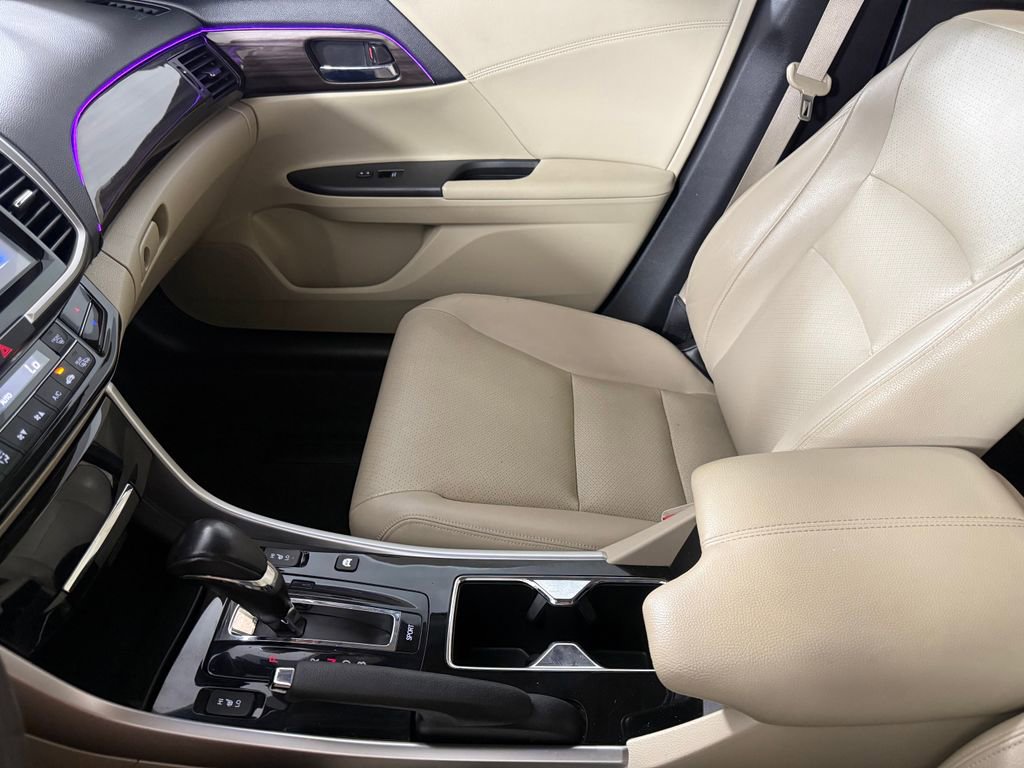 Used 2017 Honda Accord Touring image 18