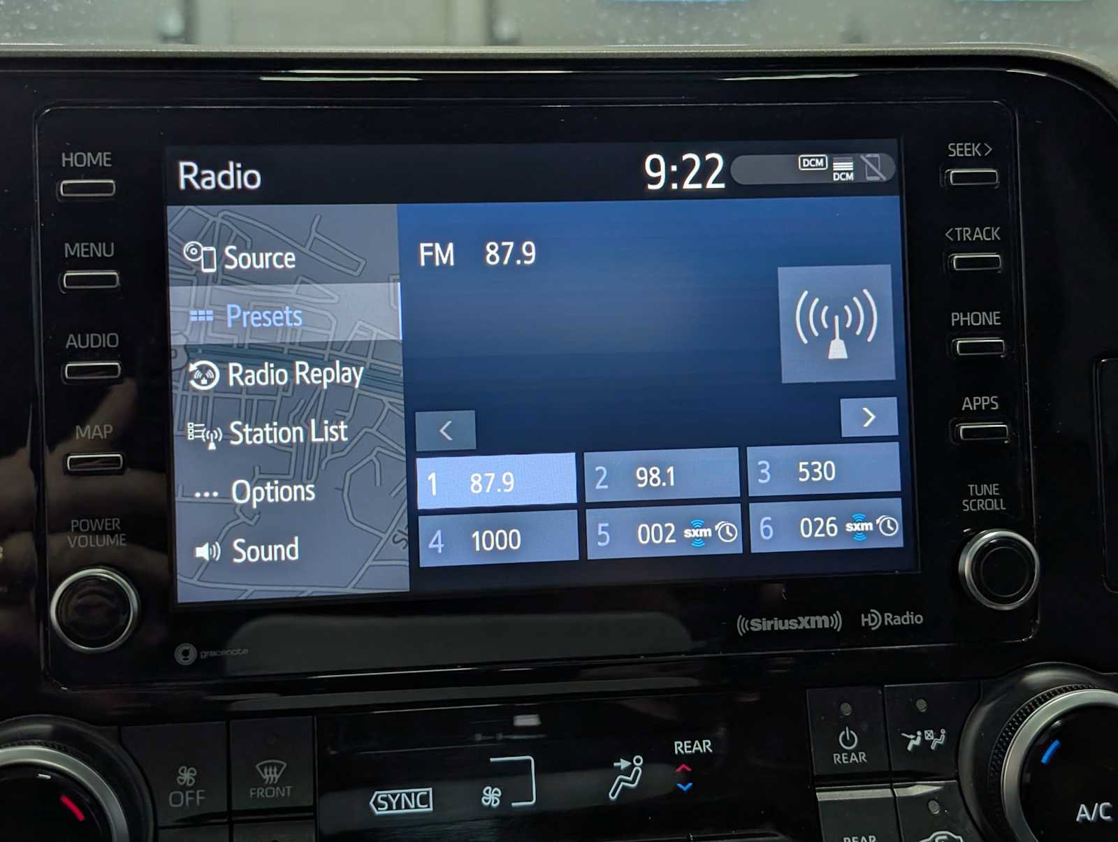 Used 2021 Toyota Highlander XLE AWD/4WD image 27