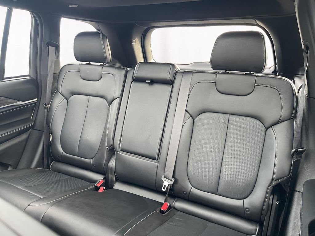 Used 2022 Jeep Grand Cherokee Overland w/ Luxury Tech Group IV image 13