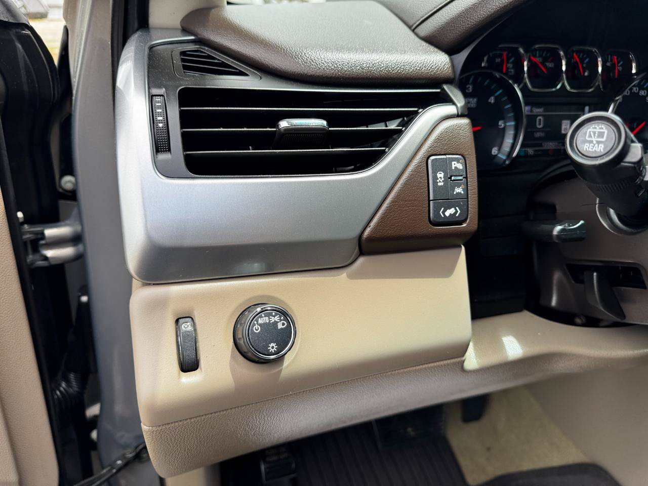 Used 2017 Chevrolet Tahoe LT RWD image 29