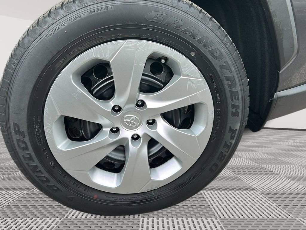 Used 2022 Toyota RAV4 LE image 26
