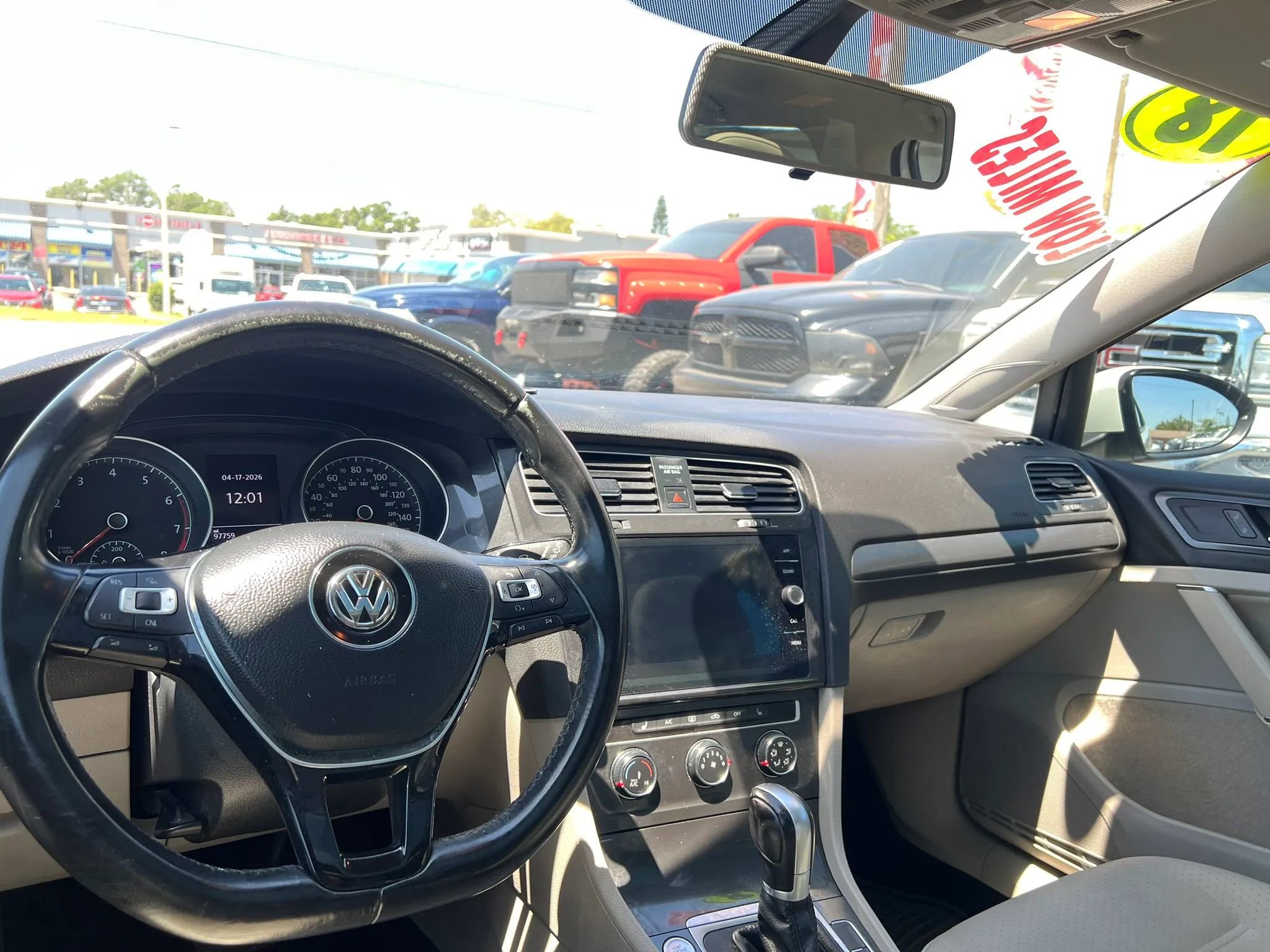 Used 2018 Volkswagen Golf SE image 15