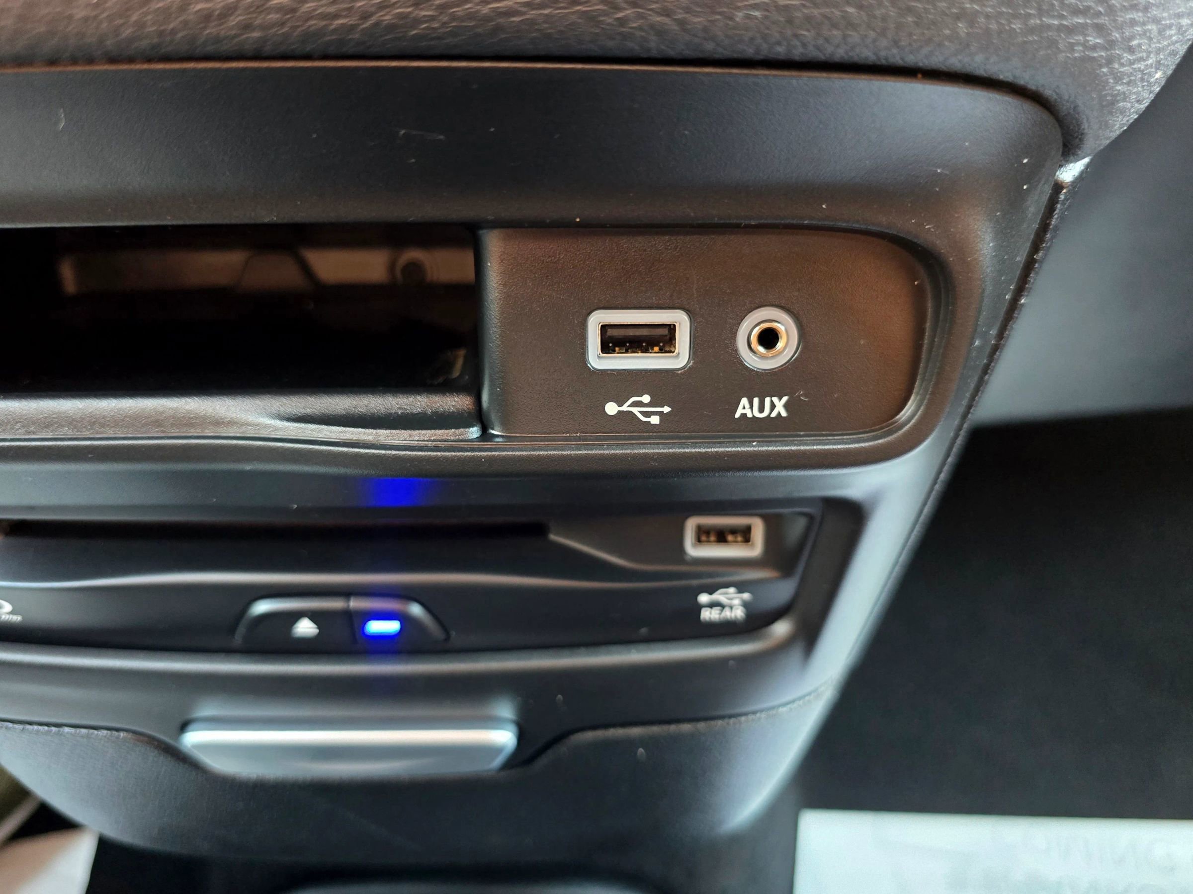 Used 2017 Chrysler Pacifica Limited FWD image 40