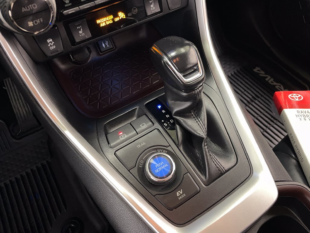 Used 2019 Toyota RAV4 Limited w/ Carpet Mat Package AWD/4WD image 30