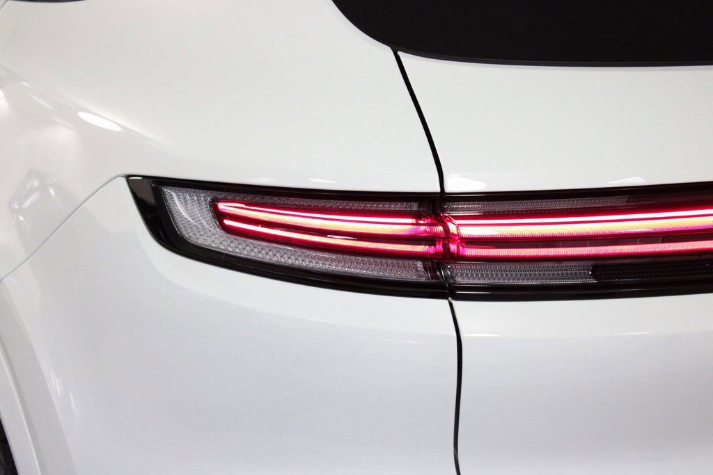 Certified 2025 Porsche Cayenne image 12