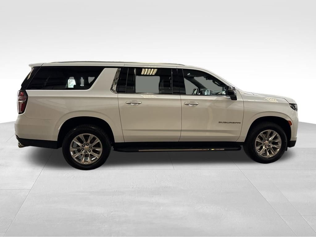 Used 2023 Chevrolet Suburban Premier image 6