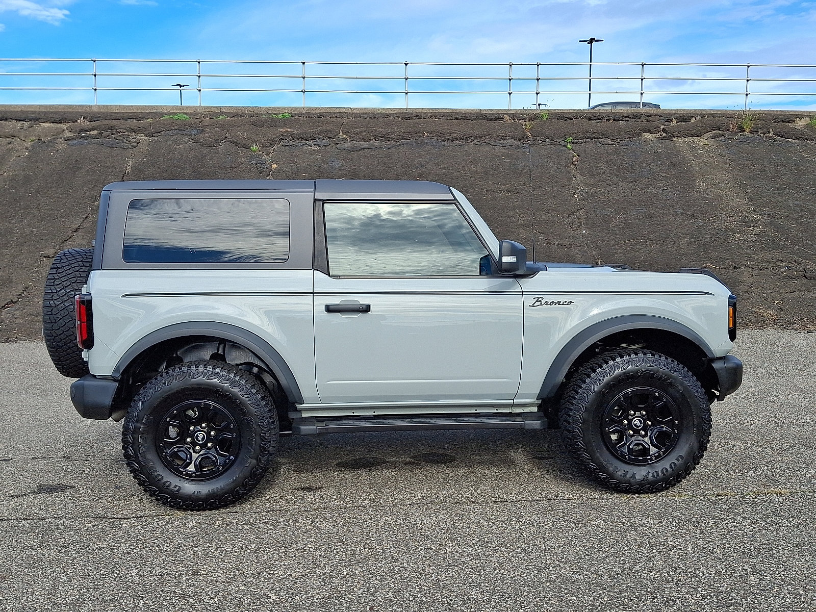 Used 2023 Ford Bronco Wildtrak image 7