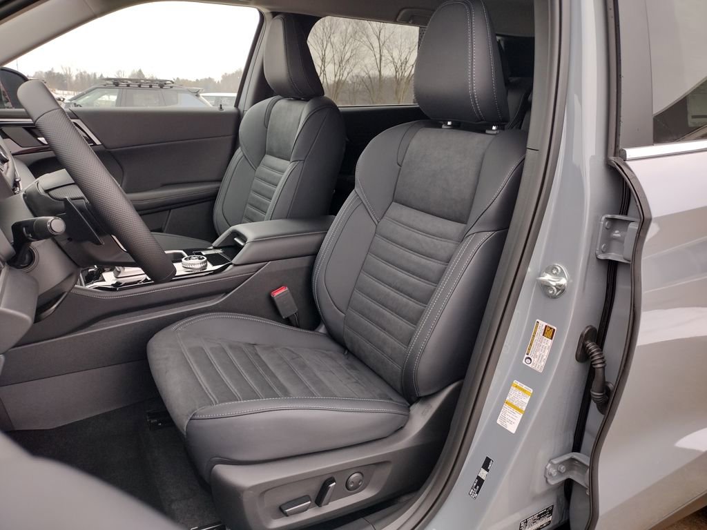 New 2026 Mitsubishi Outlander SE image 7