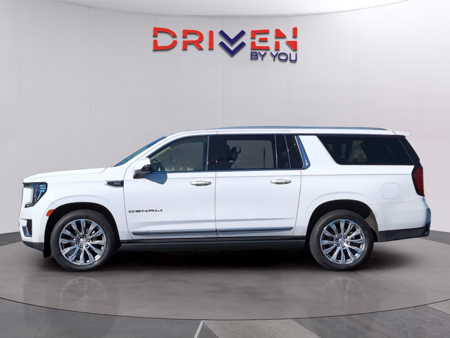 Used 2023 GMC Yukon XL Denali image 2