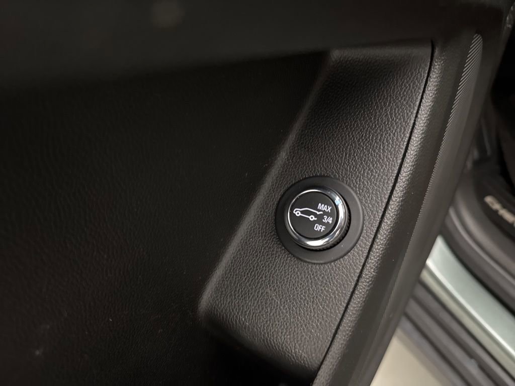 Used 2022 Chevrolet Traverse LT image 27