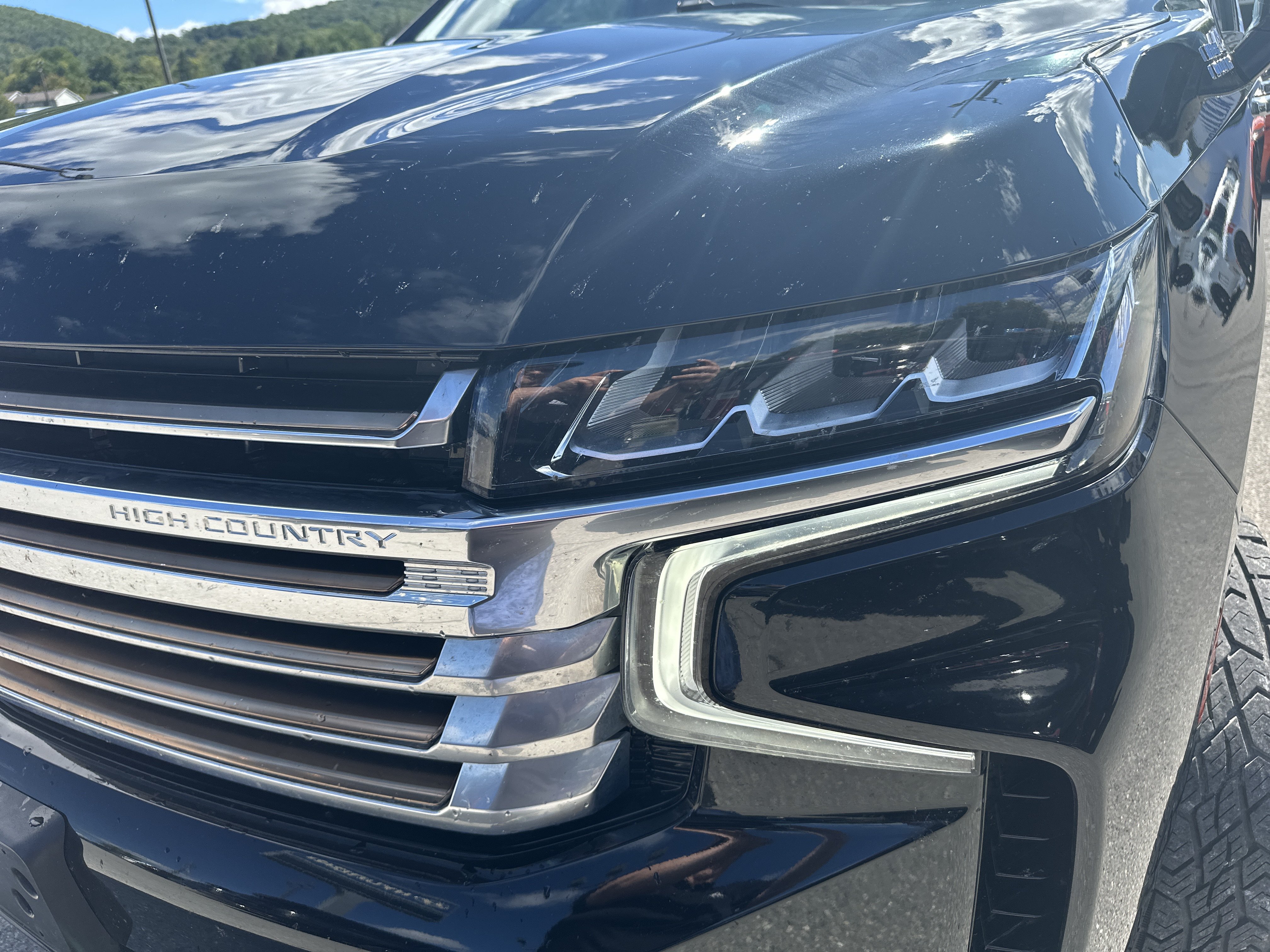 Used 2021 Chevrolet Suburban High Country w/ Premium Package AWD/4WD image 11