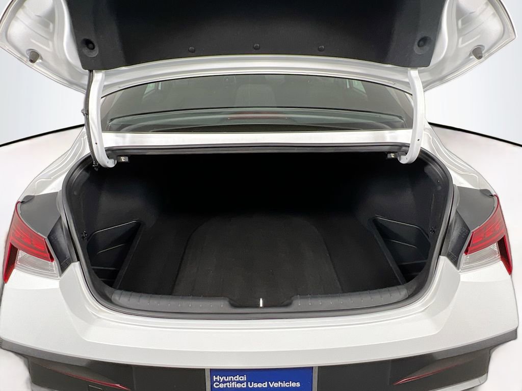 Certified 2025 Hyundai Elantra SEL image 24