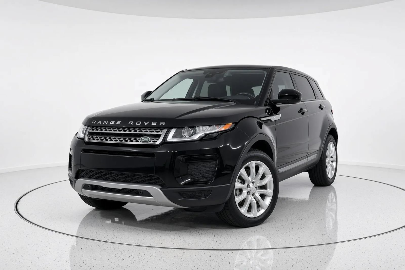 Used 2018 Land Rover Range Rover Evoque SE AWD/4WD image 1