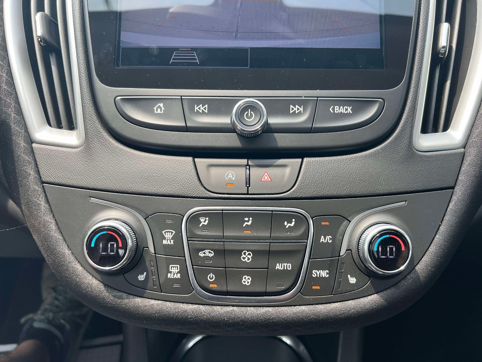 Used 2022 Chevrolet Malibu LT FWD image 28