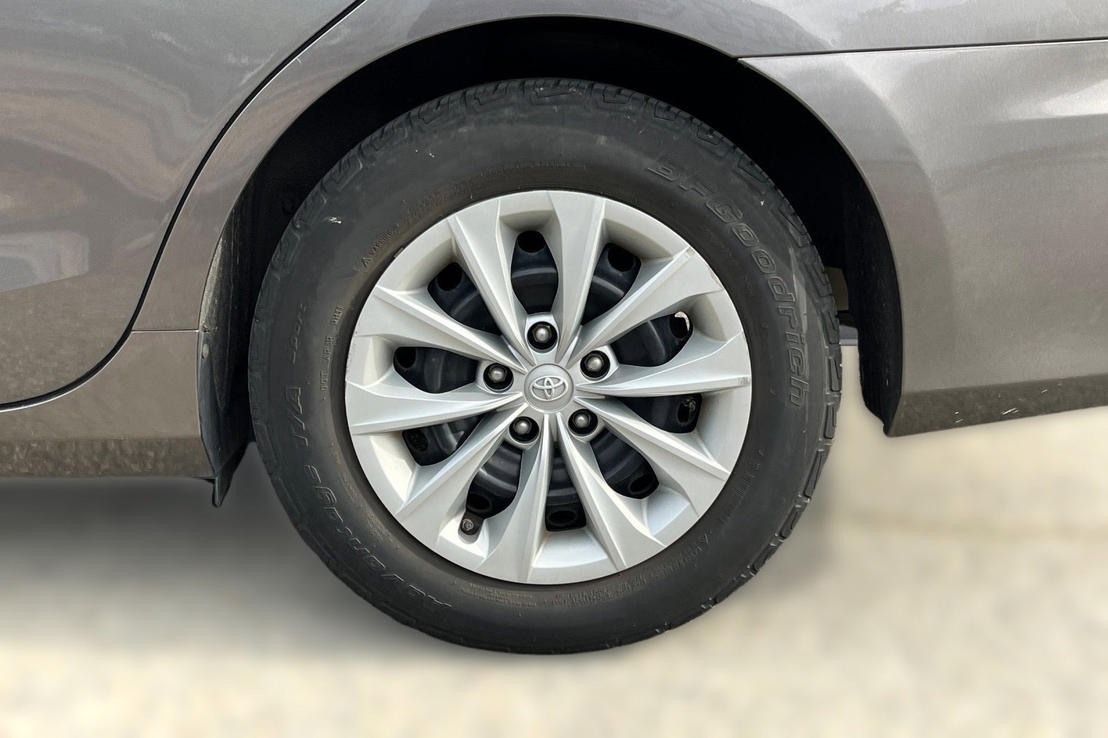 Used 2016 Toyota Camry LE image 6