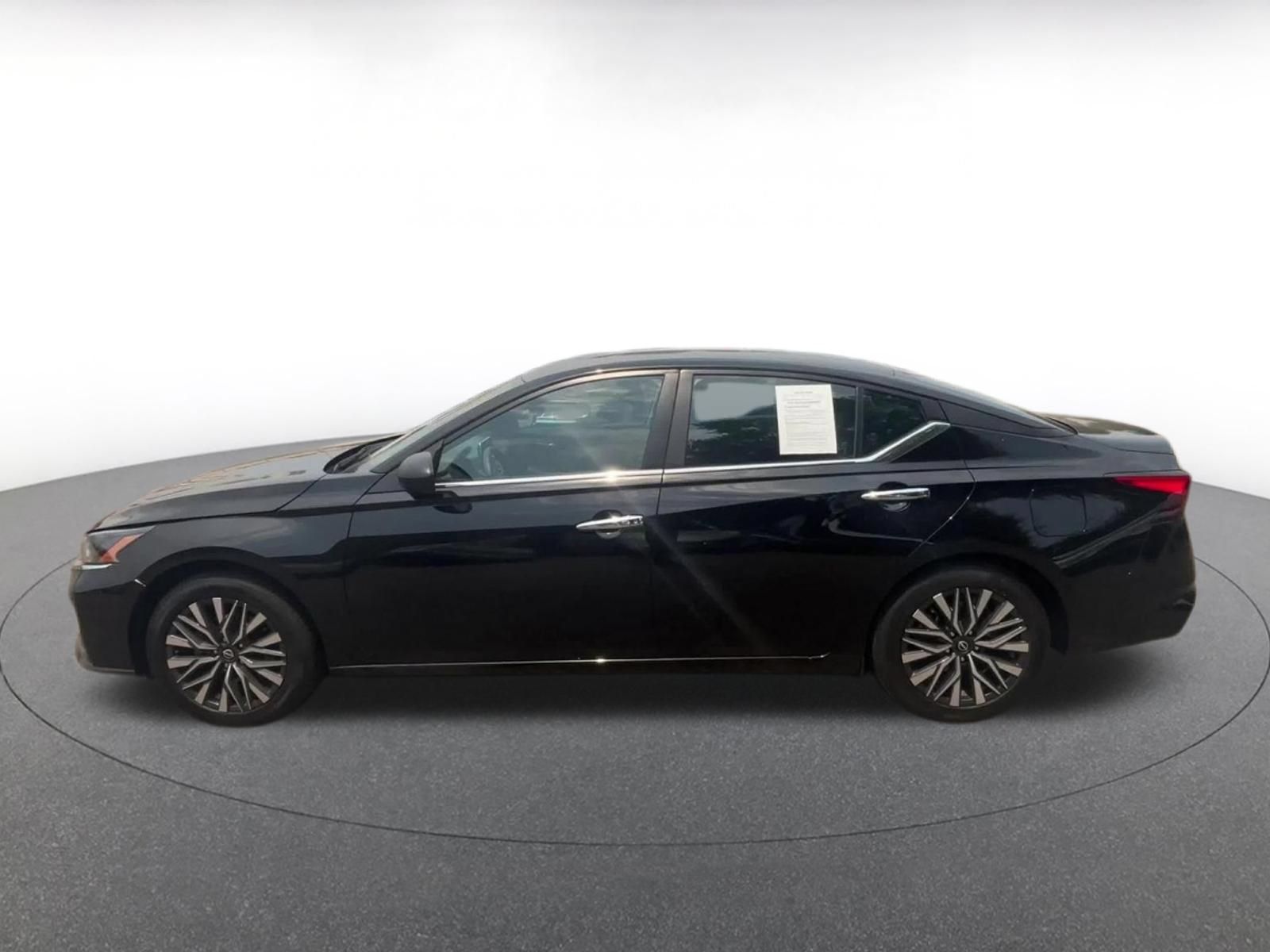 Used 2025 Nissan Altima 2.5 SV FWD image 9