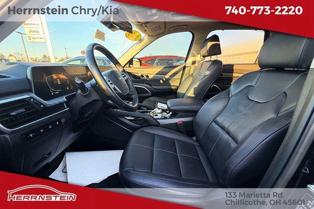 Used 2024 Kia Telluride EX w/ EX Captain's Chair Package image 20