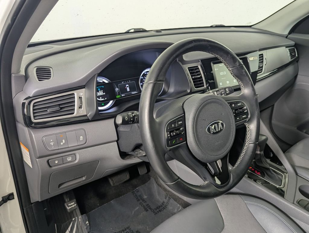 Used 2017 Kia Niro EX FWD image 11