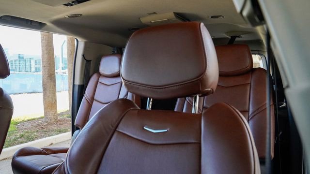 Used 2019 Cadillac Escalade ESV Premium Luxury image 63