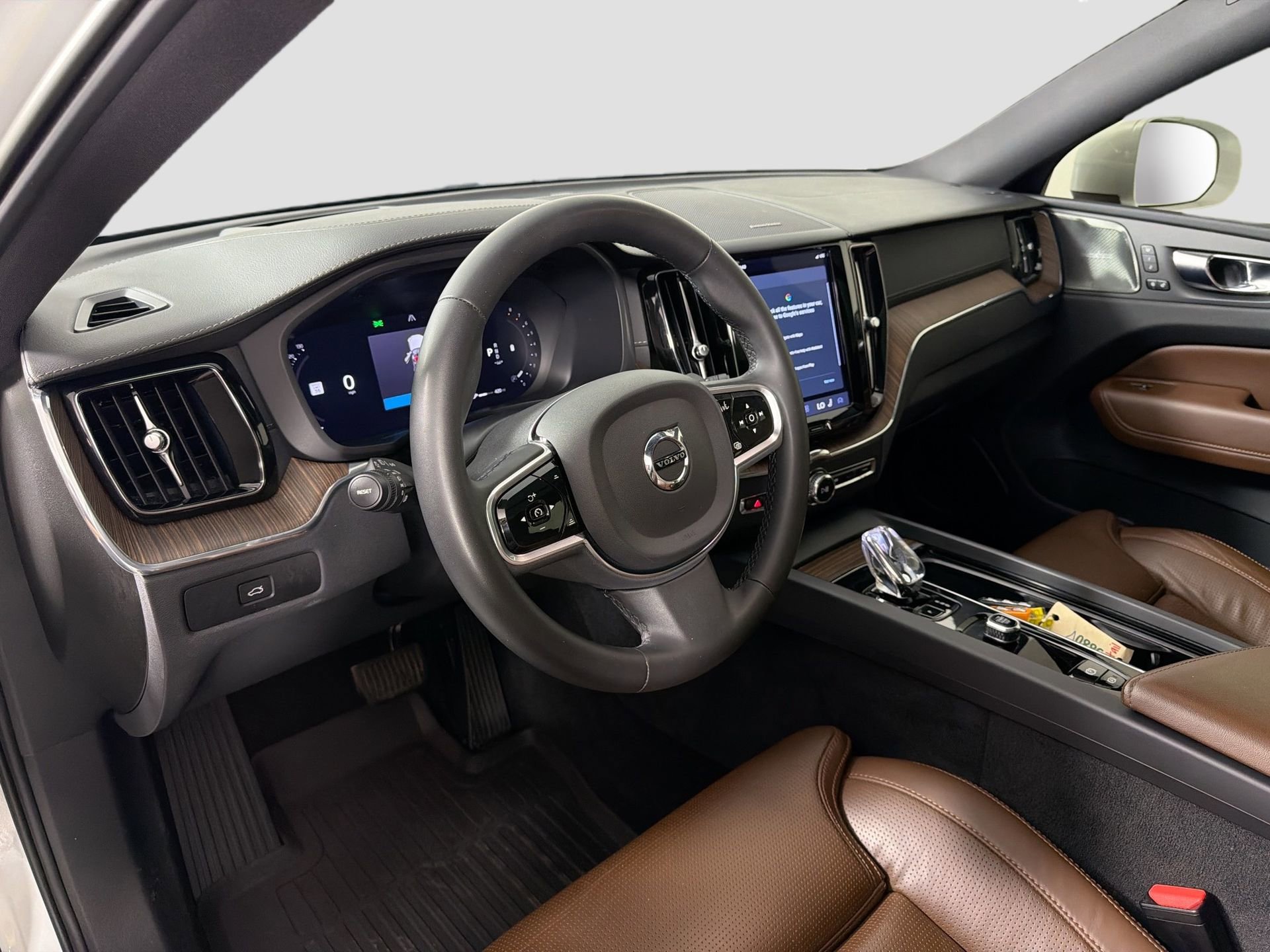 Certified 2023 Volvo XC60 B5 Ultimate w/ Climate Package FWD image 10